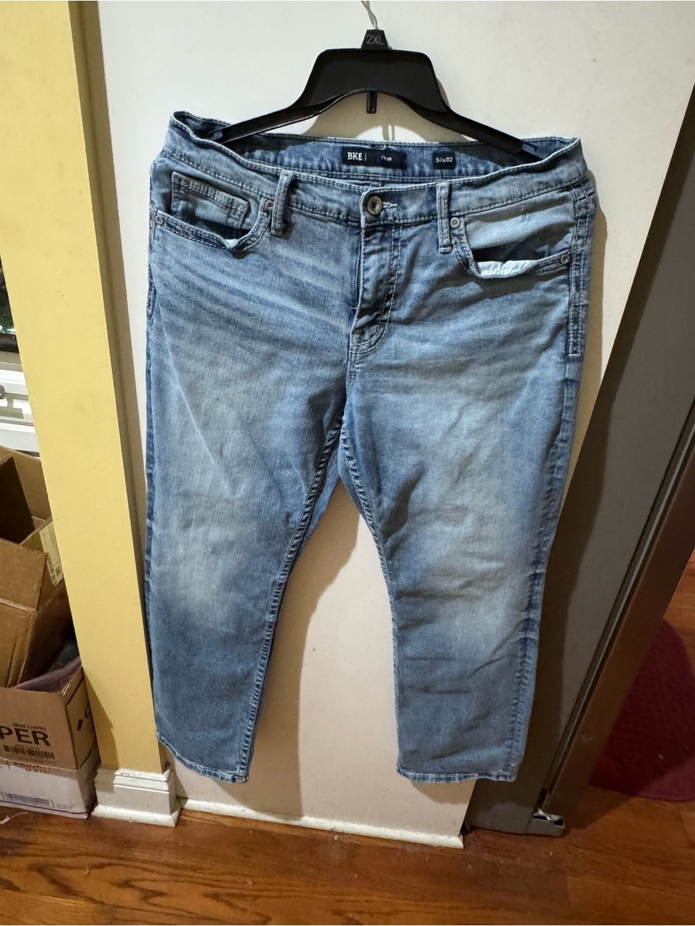 Buckle BKE Men’s Light Wash Slim Straight Jeans